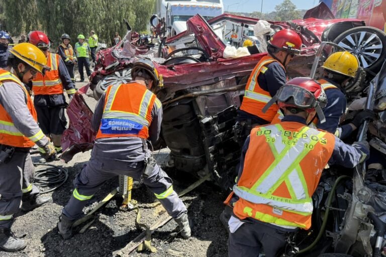 Dos personas murieron en accidente vehicular múltiple en la capital ...